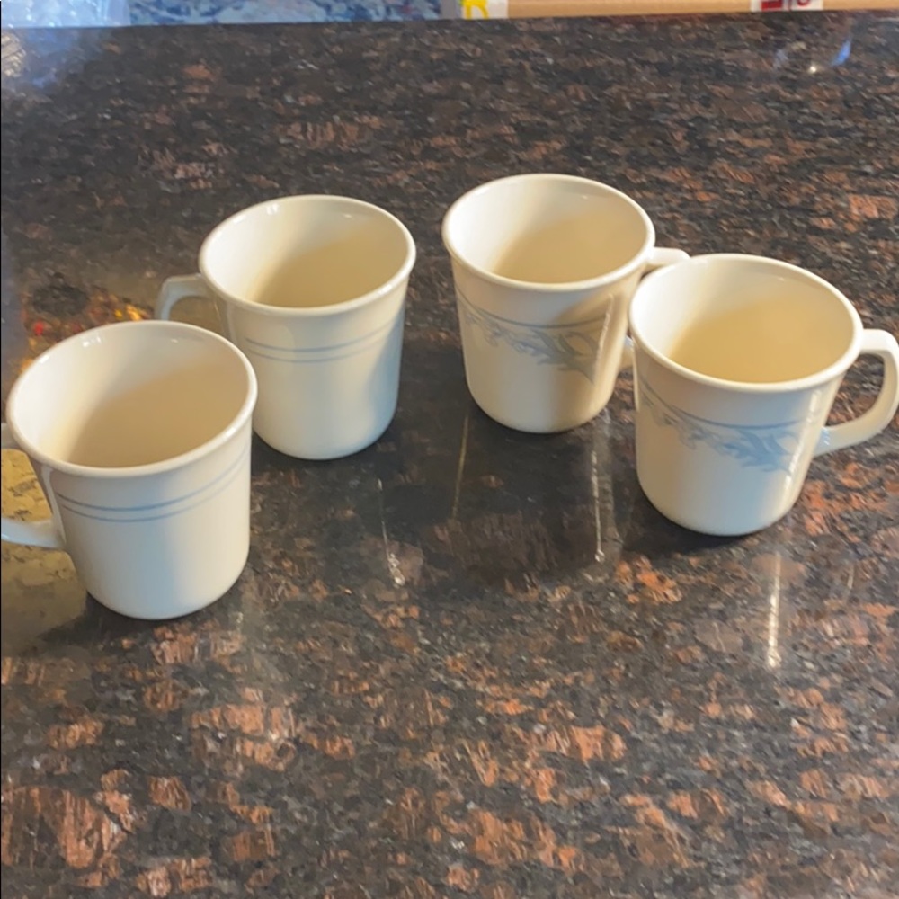 4 Corelle Blue Lily 10 oz Cups/ Mugs